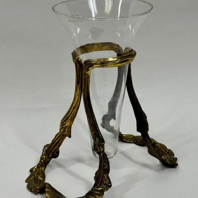 Sale Photo Thumbnail #295: In good previously owned. There is a bubble in the glass along a part of the vase rim.