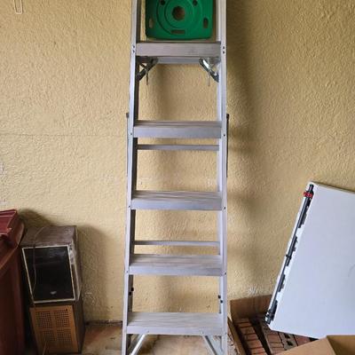 Aluminum ladder