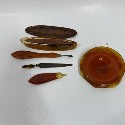 Vintage lot of Grooming Tools - shoe brush, face brush, nail buff, comb, shoe horn wood and early plastics