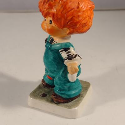 Vintage Goebel 'Plenty of Nothing' Figurine- Approx 4" Tall