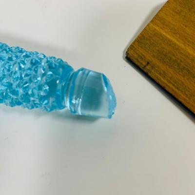 LOT 7: Fenton Hobnail Blue Three Horn Epergne Bud Vase