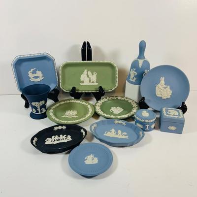 LOT 26: Collection of Smaller Wedgewood Pieces in Assorted Colors