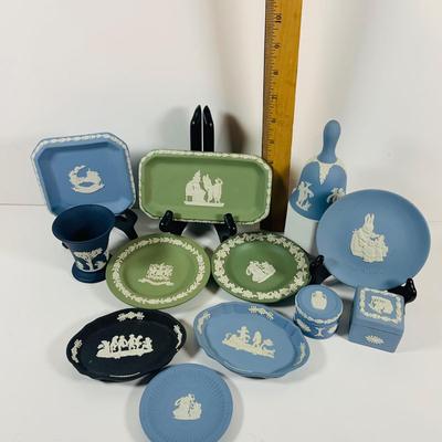 LOT 26: Collection of Smaller Wedgewood Pieces in Assorted Colors
