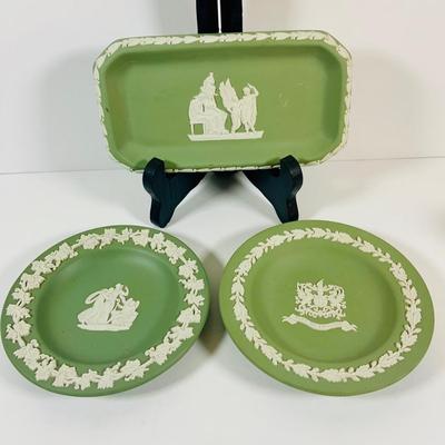 LOT 26: Collection of Smaller Wedgewood Pieces in Assorted Colors