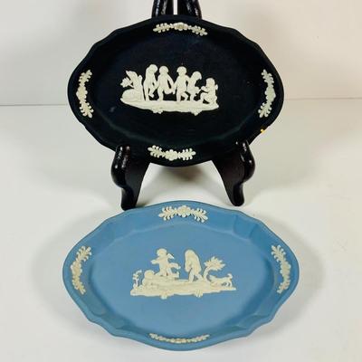 LOT 26: Collection of Smaller Wedgewood Pieces in Assorted Colors