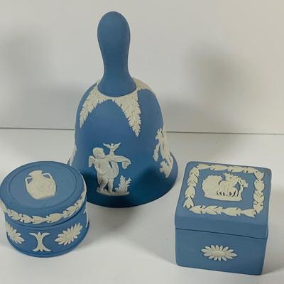 LOT 26: Collection of Smaller Wedgewood Pieces in Assorted Colors