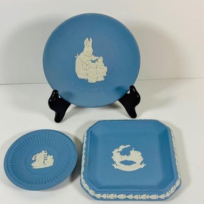 LOT 26: Collection of Smaller Wedgewood Pieces in Assorted Colors