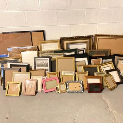 LOT 60: Large Collection of Picture Frames