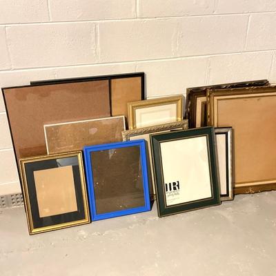 LOT 60: Large Collection of Picture Frames