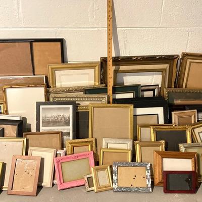 LOT 60: Large Collection of Picture Frames