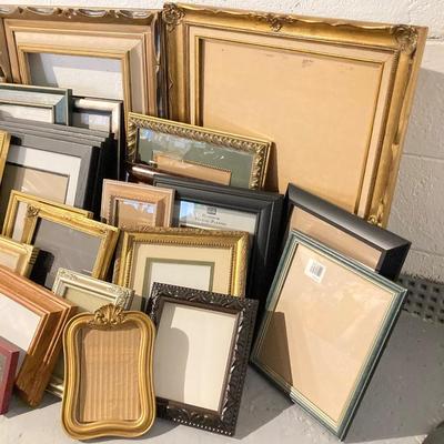 LOT 60: Large Collection of Picture Frames