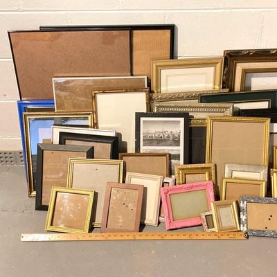 LOT 60: Large Collection of Picture Frames