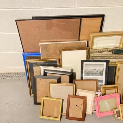 LOT 60: Large Collection of Picture Frames