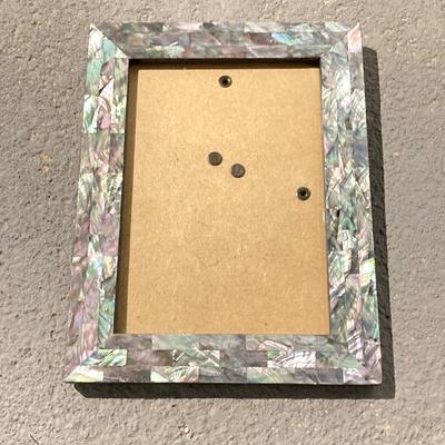 LOT 60: Large Collection of Picture Frames
