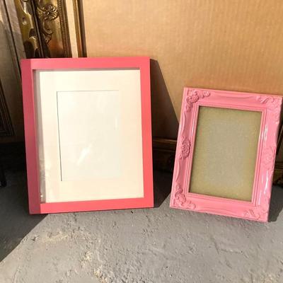 LOT 60: Large Collection of Picture Frames