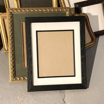 LOT 60: Large Collection of Picture Frames