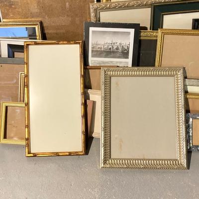 LOT 60: Large Collection of Picture Frames