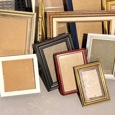 LOT 61: Picture Frames of Assorted Sizes