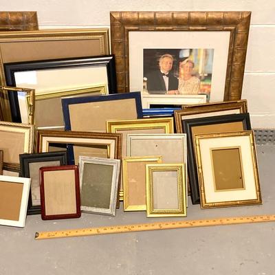 LOT 61: Picture Frames of Assorted Sizes