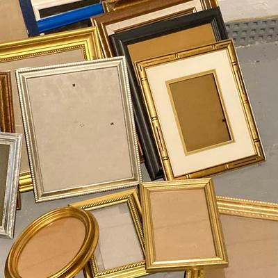 LOT 61: Picture Frames of Assorted Sizes