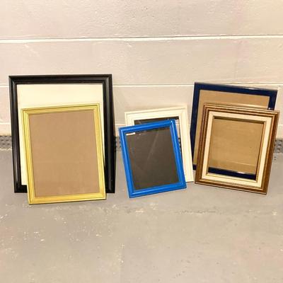 LOT 61: Picture Frames of Assorted Sizes