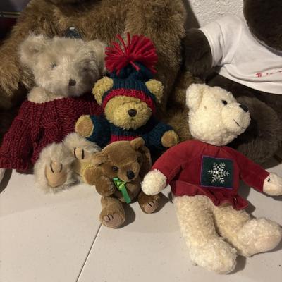 LOT 82: Holiday Plush Bears, Snowmen & Others