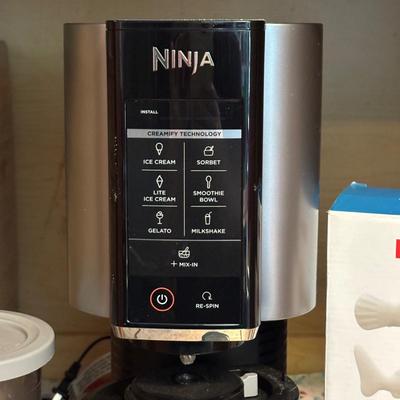 LOT 83: Ninja Creami NC301 & Zoku Fish Pop Molds