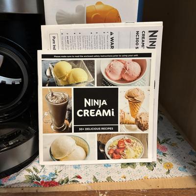 LOT 83: Ninja Creami NC301 & Zoku Fish Pop Molds
