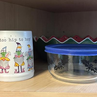 LOT 86: Kitchen Cabinet Cleanout: Corning Ware "Spice of Live", Pioneer Woman, Pyrex and More