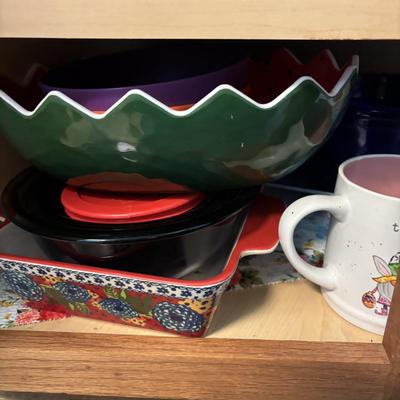 LOT 86: Kitchen Cabinet Cleanout: Corning Ware "Spice of Live", Pioneer Woman, Pyrex and More