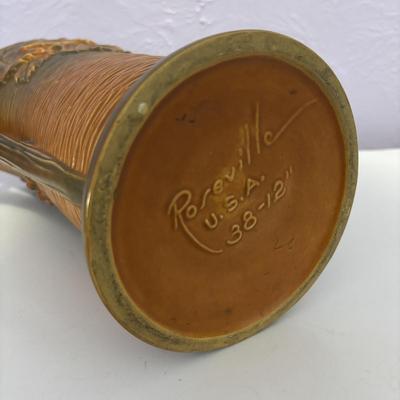 LOT 89: Vintage Roseville Bushberry Vase