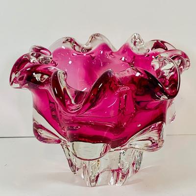 LOT 118: Vintage Pink Art Glass Bowl