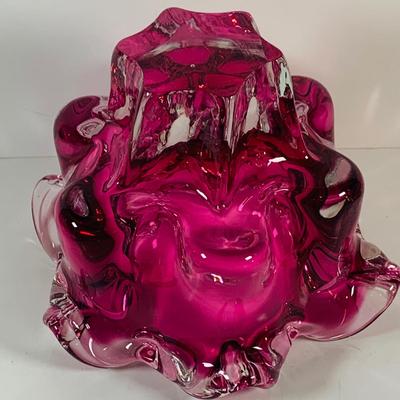 LOT 118: Vintage Pink Art Glass Bowl