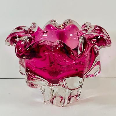LOT 118: Vintage Pink Art Glass Bowl