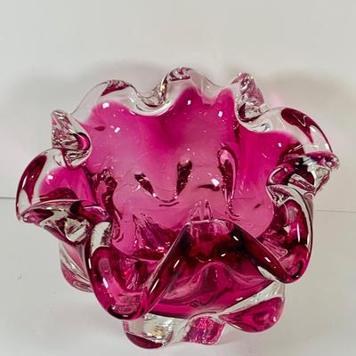 LOT 118: Vintage Pink Art Glass Bowl