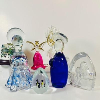 LOT 119: Collection of Hand Blown Art Glass Angels and Other Holiday Holiday Decor