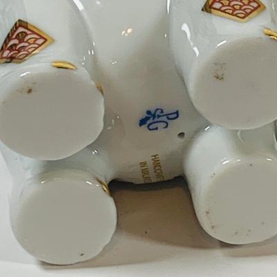 LOT 122: A Large Pack of Elephant Figures Including Etched Shells