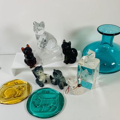 LOT 125: Collection of Glass and Ceramic Cats and Kittens and More