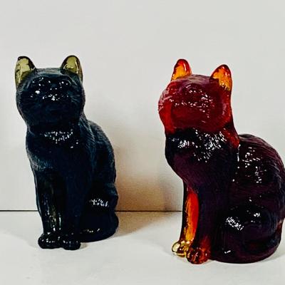 LOT 125: Collection of Glass and Ceramic Cats and Kittens and More
