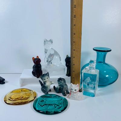 LOT 125: Collection of Glass and Ceramic Cats and Kittens and More