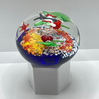 LOT 168: Colorful Glass Art Paperweights - Dynasty Gallery Heirloom Collectibles and More