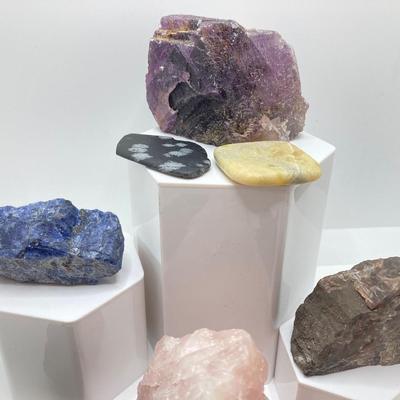 LOT 173: Crystal / Rock and Stone Collection