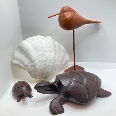 LOT 174: Seashore Collection - Gorgeous Shells and Carved Wood Decor