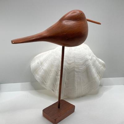 LOT 174: Seashore Collection - Gorgeous Shells and Carved Wood Decor
