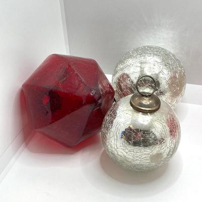 LOT 176: Art Glass Ornament Collection - Midwest Kugel and More
