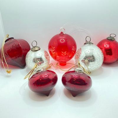 LOT 176: Art Glass Ornament Collection - Midwest Kugel and More