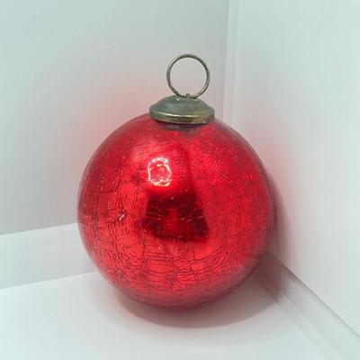 LOT 176: Art Glass Ornament Collection - Midwest Kugel and More