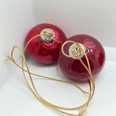 LOT 176: Art Glass Ornament Collection - Midwest Kugel and More