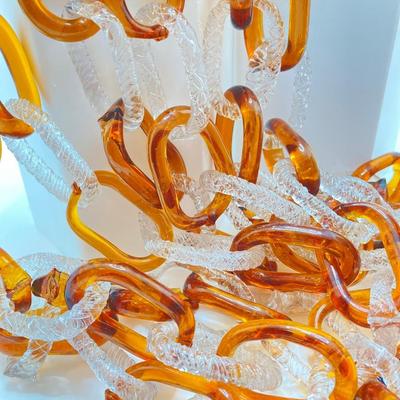LOT 178: Fabulous and Unique Art Glass Chain