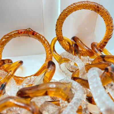 LOT 178: Fabulous and Unique Art Glass Chain